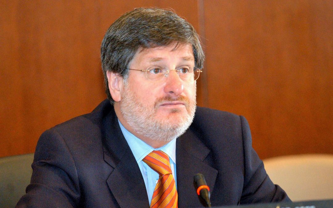 La extraña renuncia del embajador ecuatoriano en Washington.